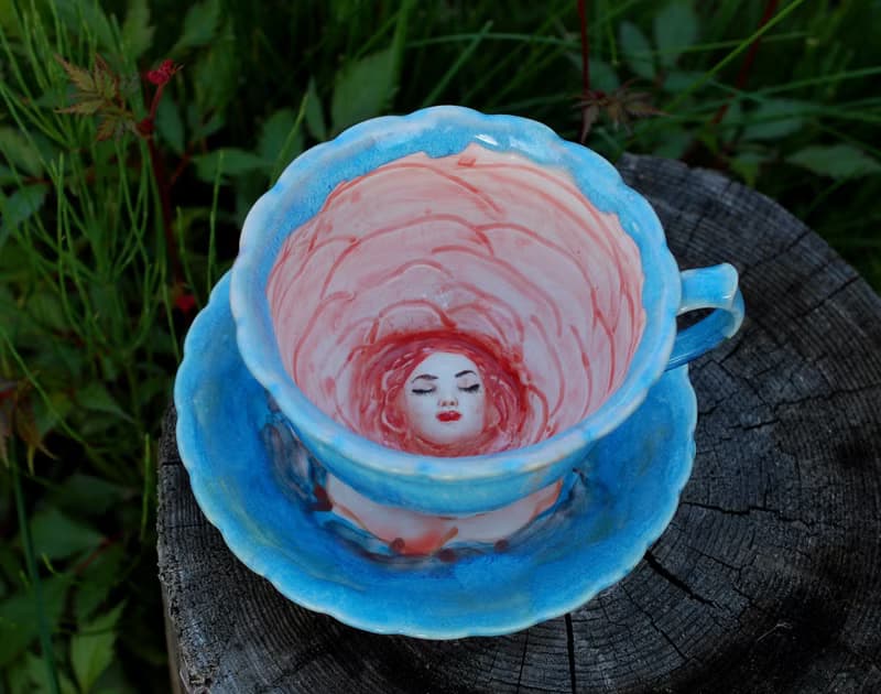 藍色陶瓷杯碟 手工茶具 內有仙花
