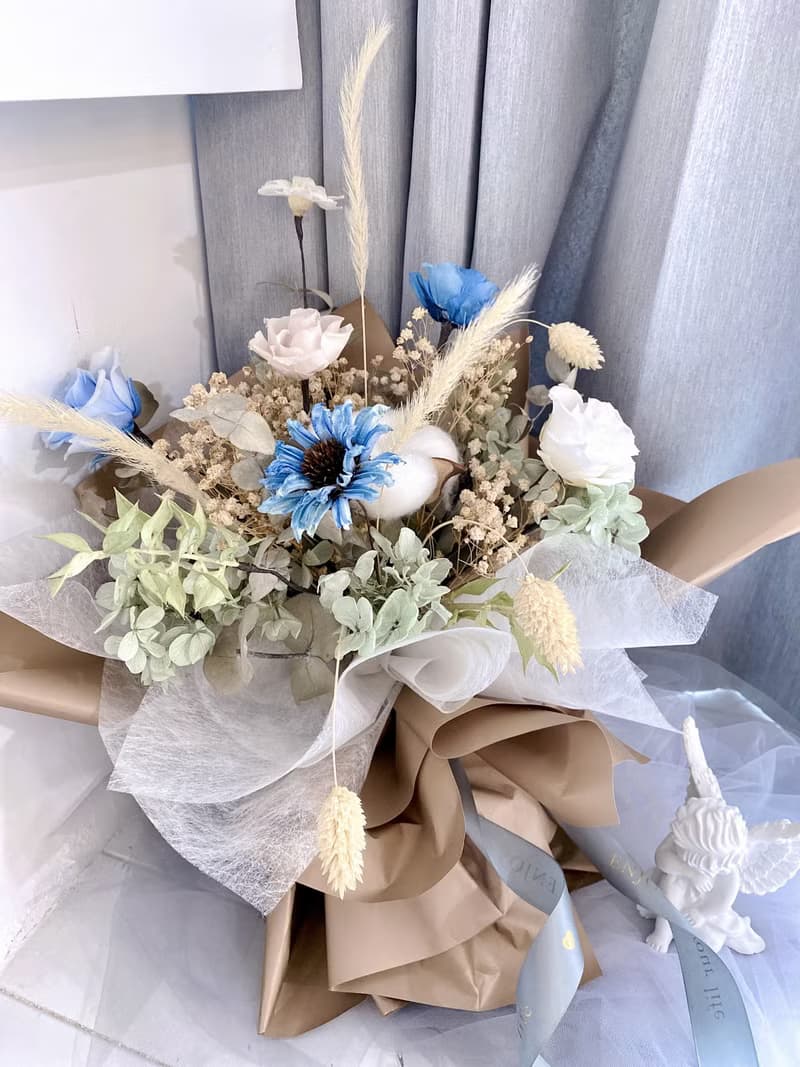 碧藍天使 玫瑰滿天星永生花束 情人花束 生日花束 療癒色系