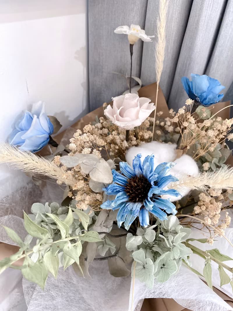 碧藍天使 玫瑰滿天星永生花束 情人花束 生日花束 療癒色系