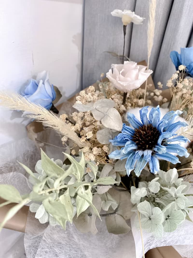 碧藍天使 玫瑰滿天星永生花束 情人花束 生日花束 療癒色系