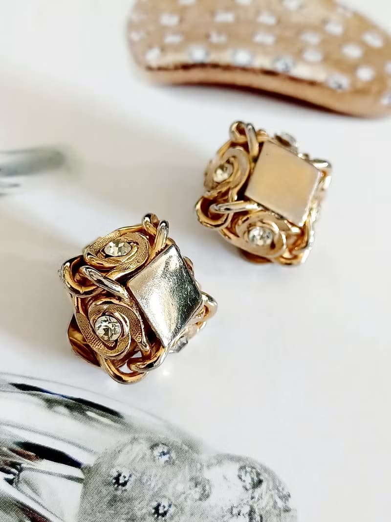 vintage jewelry Kramer 典雅金色四方雲騰萊茵 夾式耳環