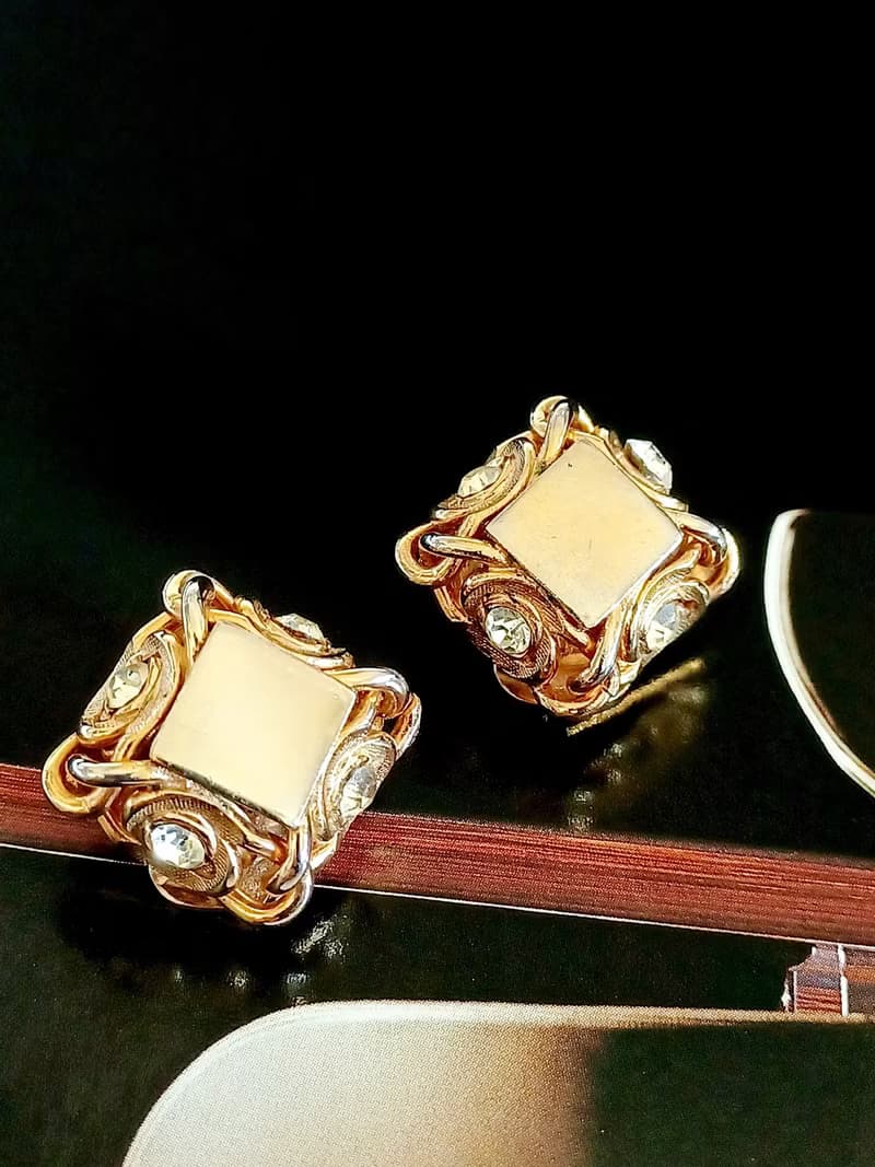 vintage jewelry Kramer 典雅金色四方雲騰萊茵 夾式耳環