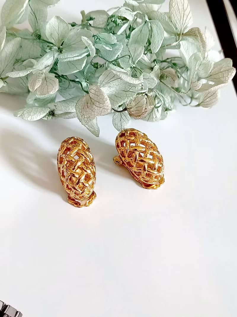 vintage jewelry  典雅立體金色交織網狀  夾式耳環