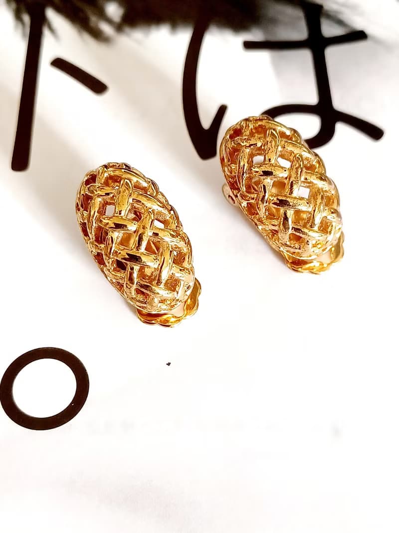 vintage jewelry  典雅立體金色交織網狀  夾式耳環