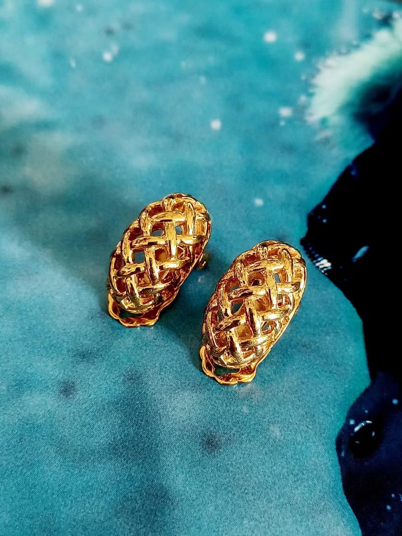 vintage jewelry  典雅立體金色交織網狀  夾式耳環