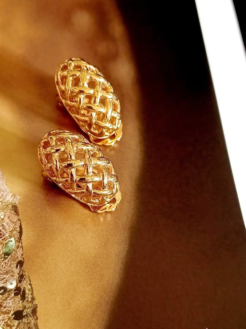 vintage jewelry  典雅立體金色交織網狀  夾式耳環