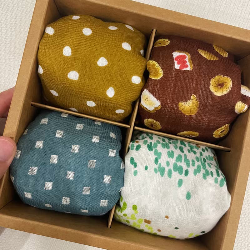 中性款 四入圍兜禮盒・收涎・滿月・彌月禮盒