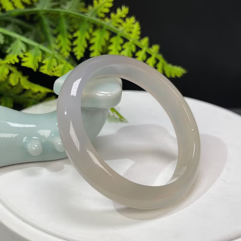 精品 淺色冰紫 瑪瑙手镯 51+MM 冰潤起光幹淨 玉髓手環 好運靈性