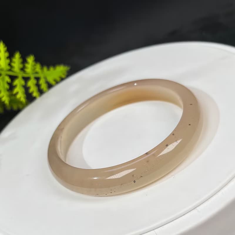 獨特卡其色瑪瑙手鐲56MM 冰透起光飄花玉髓手環 靜心冥想 顯氣質