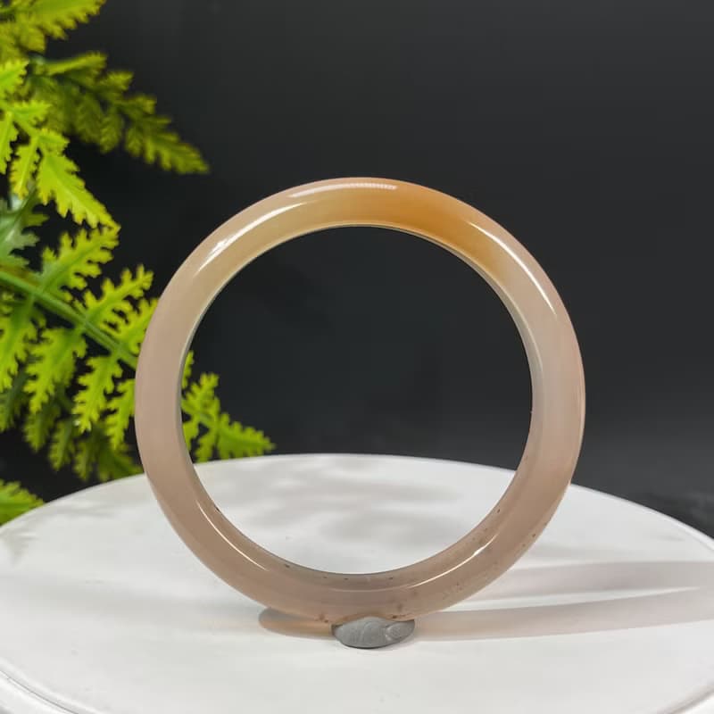 獨特卡其色瑪瑙手鐲56MM 冰透起光飄花玉髓手環 靜心冥想 顯氣質