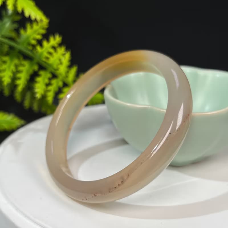 獨特卡其色瑪瑙手鐲56MM 冰透起光飄花玉髓手環 靜心冥想 顯氣質
