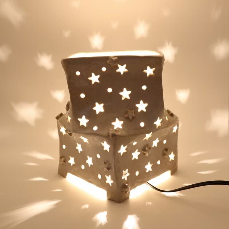 日本製星形ランプシェード　手びねり　陶器　日本陶芸作家　白