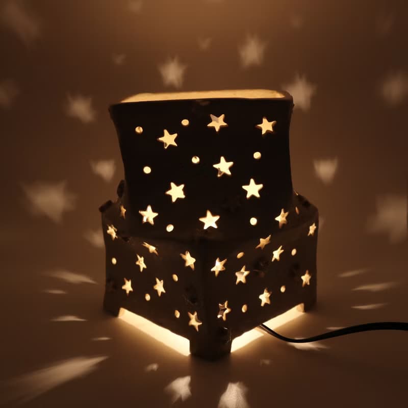 日本製星形ランプシェード　手びねり　陶器　日本陶芸作家　白