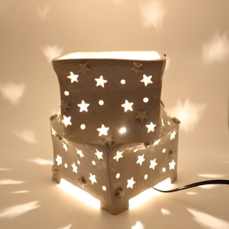 日本製星形ランプシェード　手びねり　陶器　日本陶芸作家　白