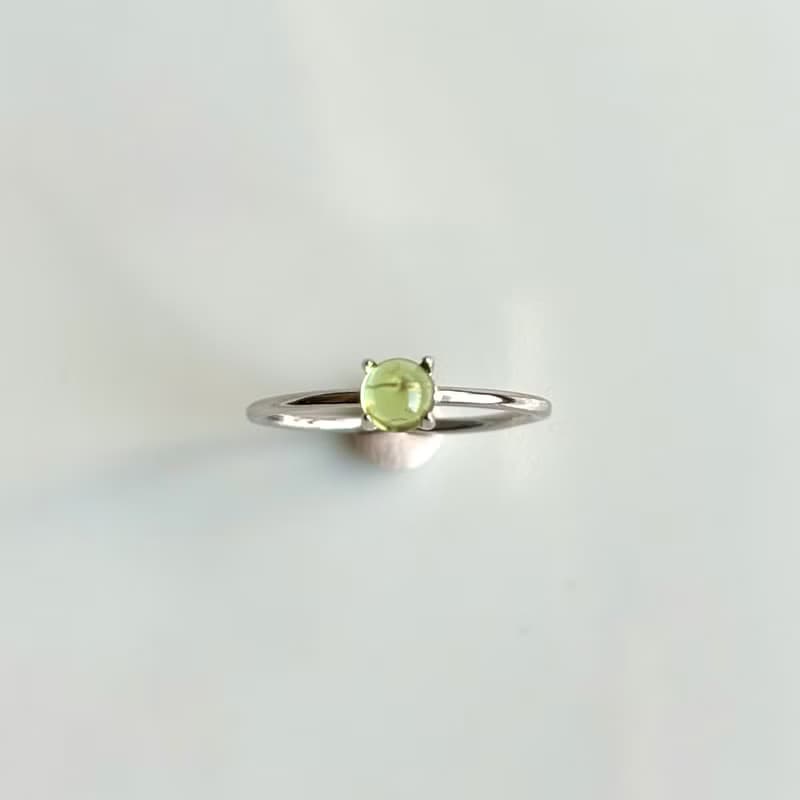 鍍銠+SV925 高等級橄欖石 迷你寶石戒 / 八月誕生石