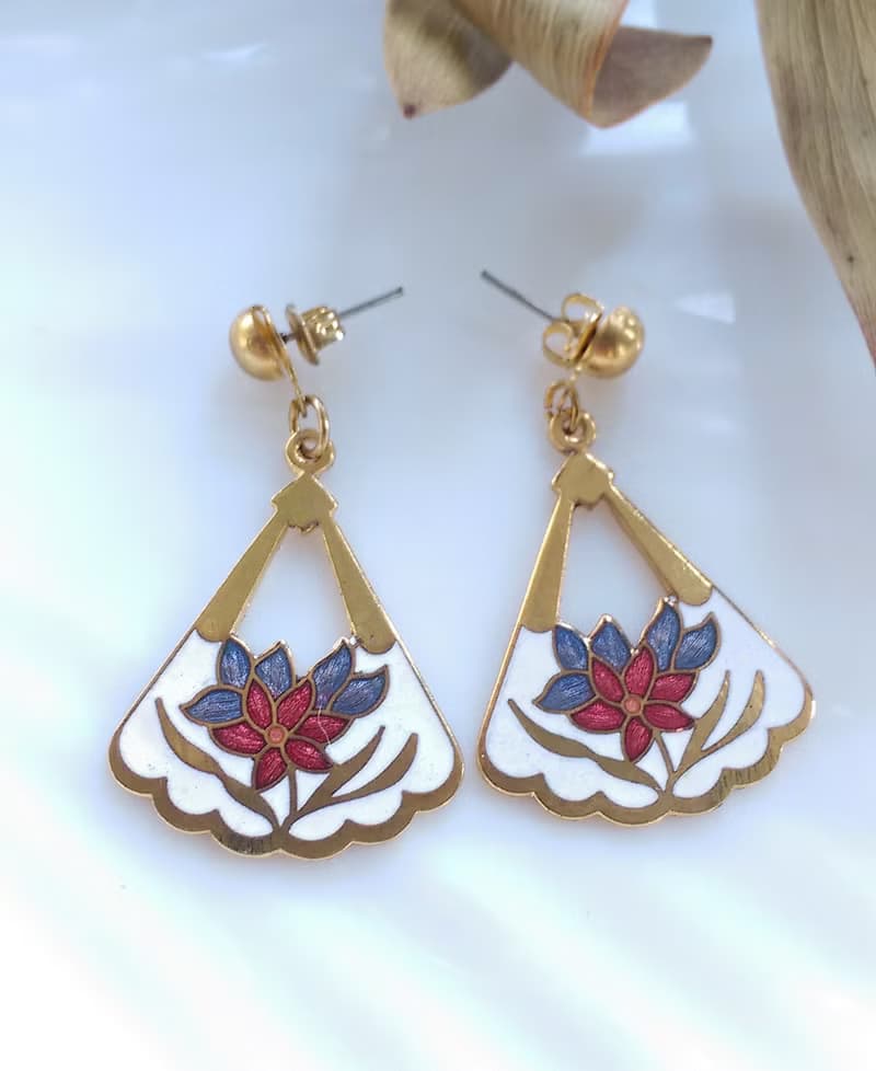 【西洋古董飾品 】景泰藍 白底 三角波浪 花卉 耳勾針 針式耳環
