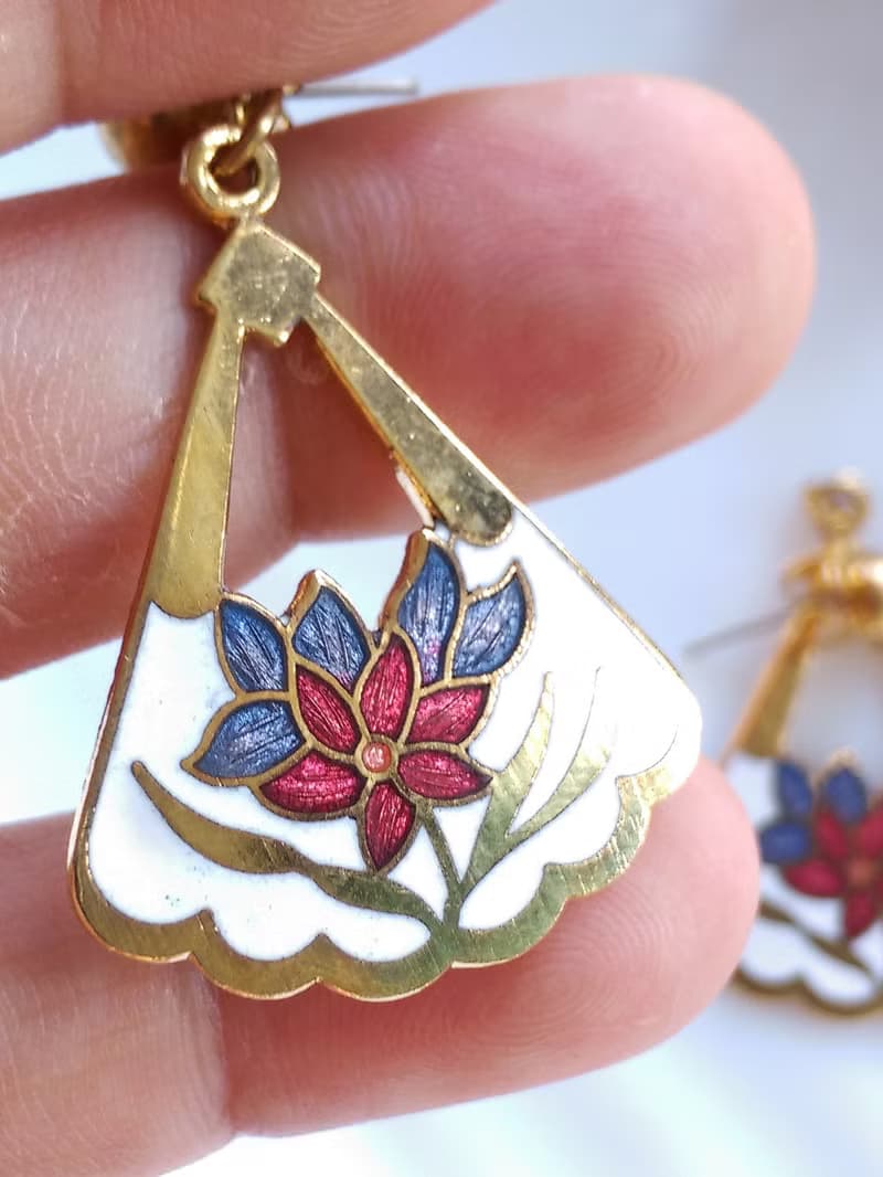 【西洋古董飾品 】景泰藍 白底 三角波浪 花卉 耳勾針 針式耳環