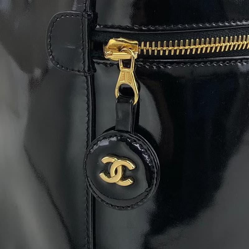 【 日本直送　名牌中古包 】CHANEL シャネル ハンドバッグ ブラック ココマーク エナメル バニティバッグ A01998 vintage hmchpu