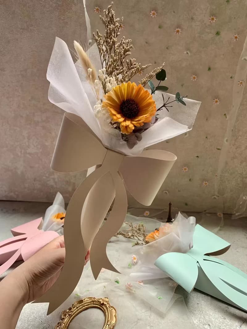 向日葵蝴蝶結花束(附手提袋)  /乾燥花束/紀念禮/祝福花束