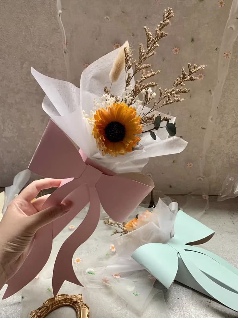 向日葵蝴蝶結花束(附手提袋)  /乾燥花束/紀念禮/祝福花束