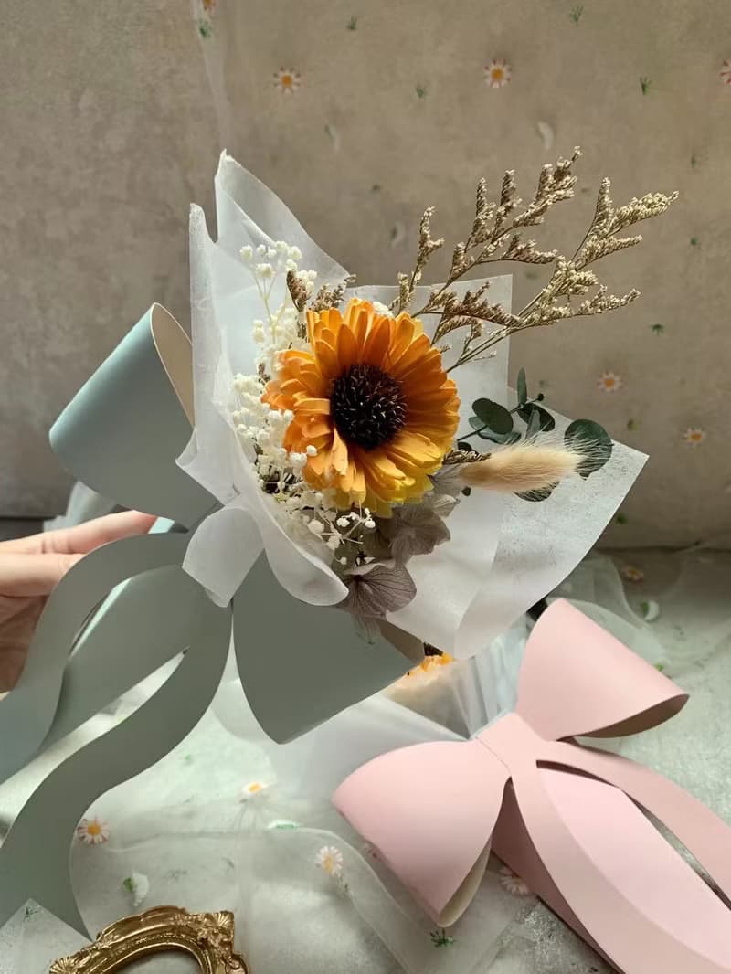 向日葵蝴蝶結花束(附手提袋)  /乾燥花束/紀念禮/祝福花束