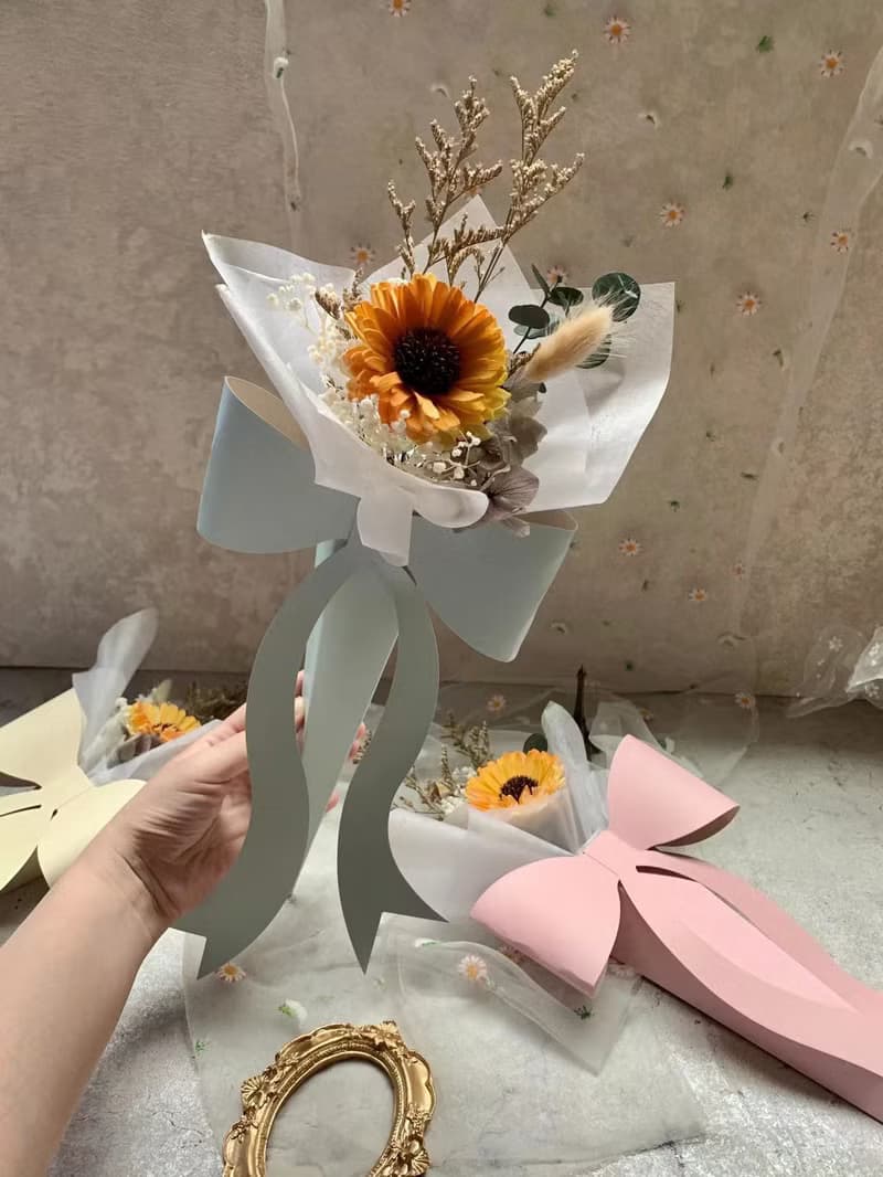 向日葵蝴蝶結花束(附手提袋)  /乾燥花束/紀念禮/祝福花束