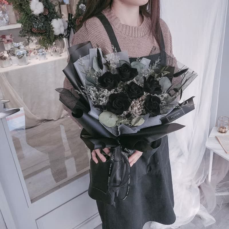 黑玫瑰永生花束(6朵)