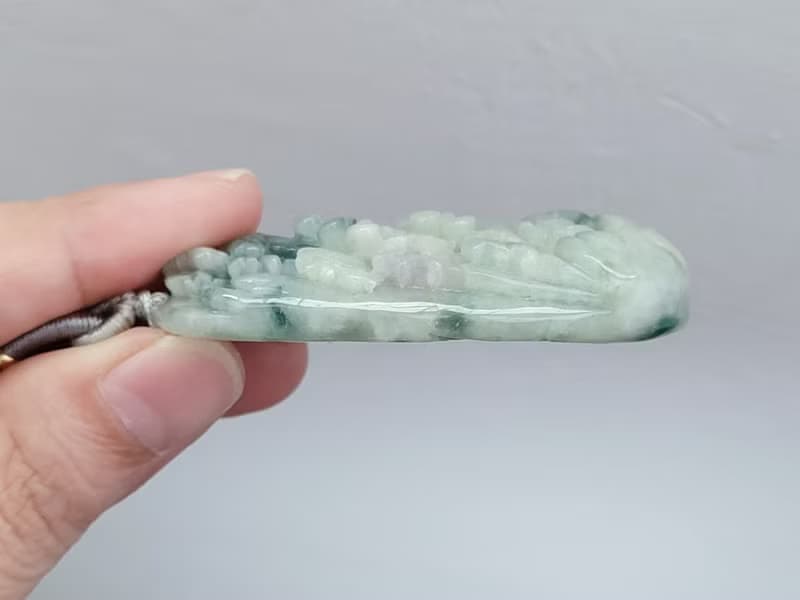 【親翠】天然翡翠 冰藍綠飄花長立體富貴樹山水牌項鍊 | 厚實靠山
