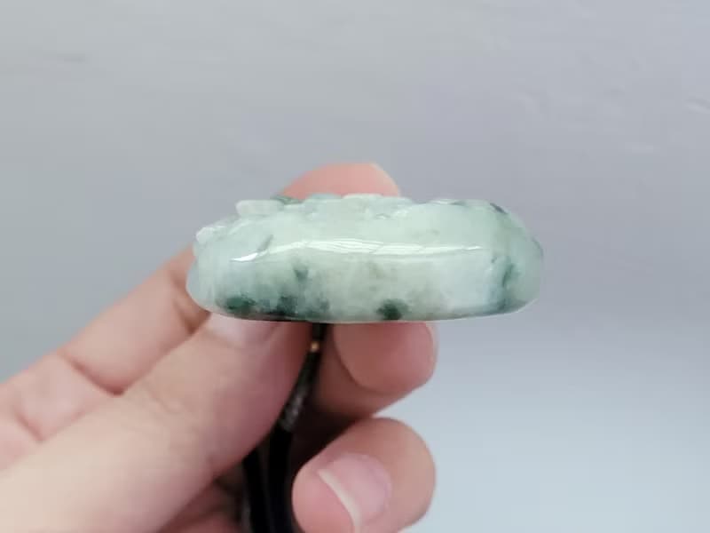 【親翠】天然翡翠 冰藍綠飄花長立體富貴樹山水牌項鍊 | 厚實靠山