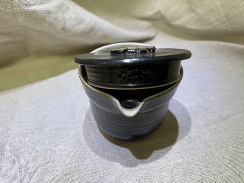黑釉龜背芋蓋碗
