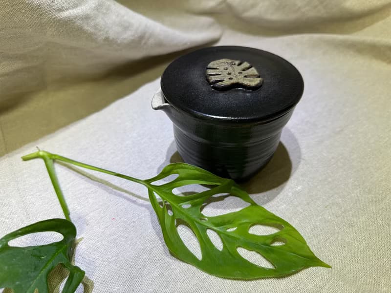 黑釉龜背芋蓋碗