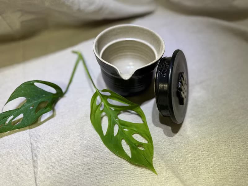 黑釉龜背芋蓋碗