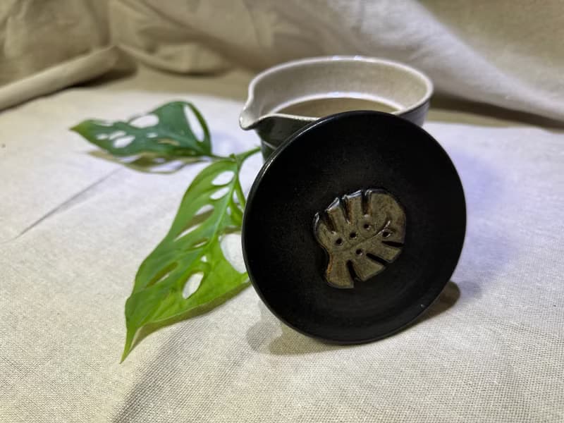 黑釉龜背芋蓋碗