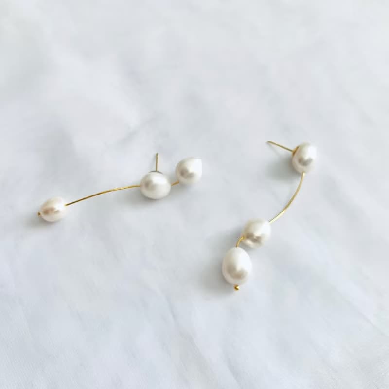 セミラウンド淡水パール ピアス(イヤリング)