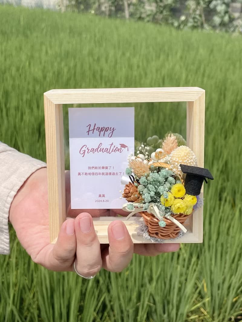 畢業祝福花籃 - 閃耀時光 x 不凋乾燥花透明木框