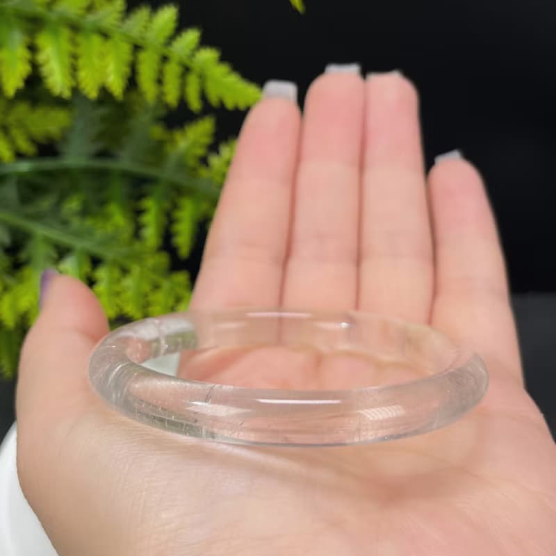 白水晶手镯 53+MM 冰透星光閃片 飄黃膠花 白色水晶手環 淨化心靈