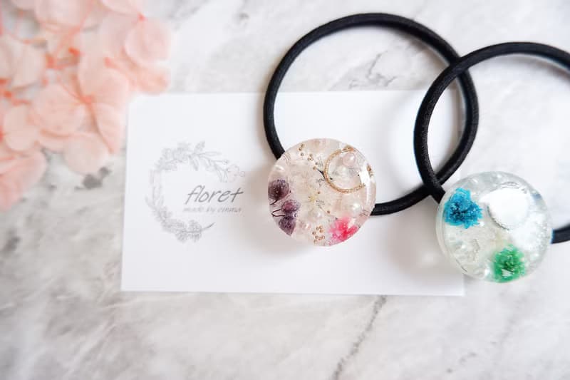 あじさいの花束のようなフラワーレジンヘアアクセサリー　ピンク