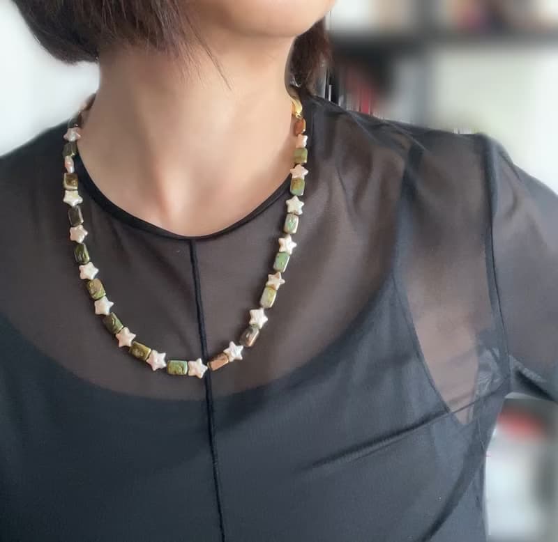 グリーン染めレクタングルの淡水パールとほんのりピンクスターのパールのチョーカー&ブレスレット