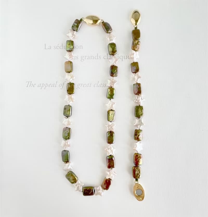 グリーン染めレクタングルの淡水パールとほんのりピンクスターのパールのチョーカー&ブレスレット