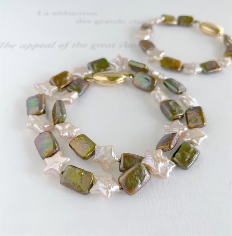 グリーン染めレクタングルの淡水パールとほんのりピンクスターのパールのチョーカー&ブレスレット