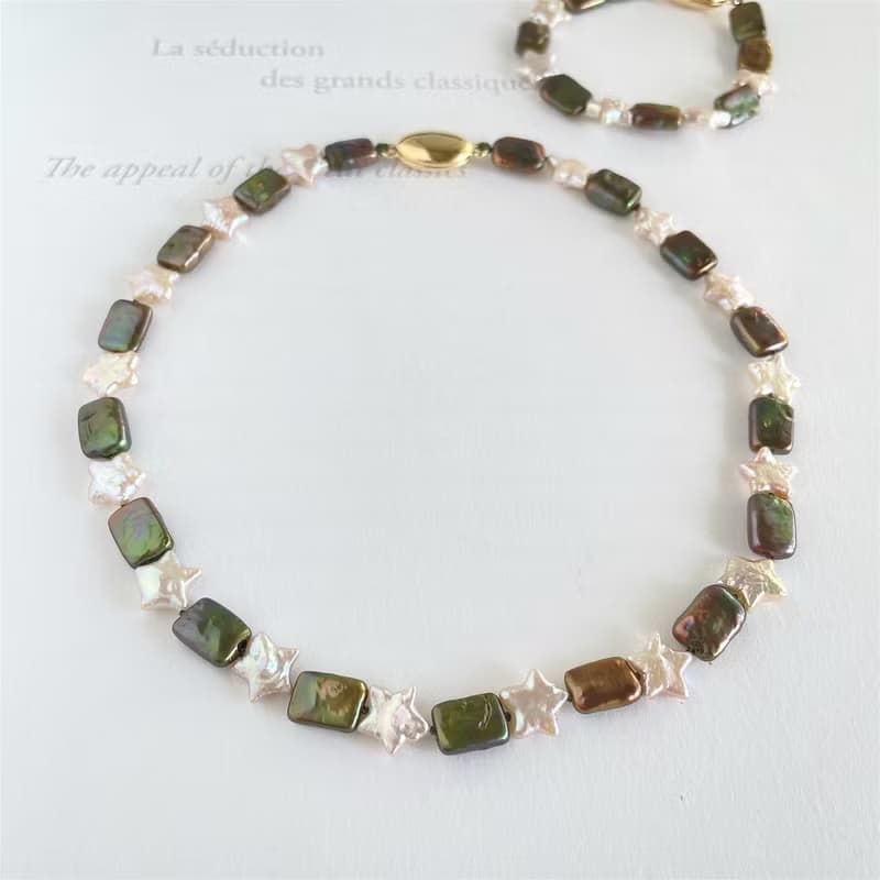 グリーン染めレクタングルの淡水パールとほんのりピンクスターのパールのチョーカー&ブレスレット