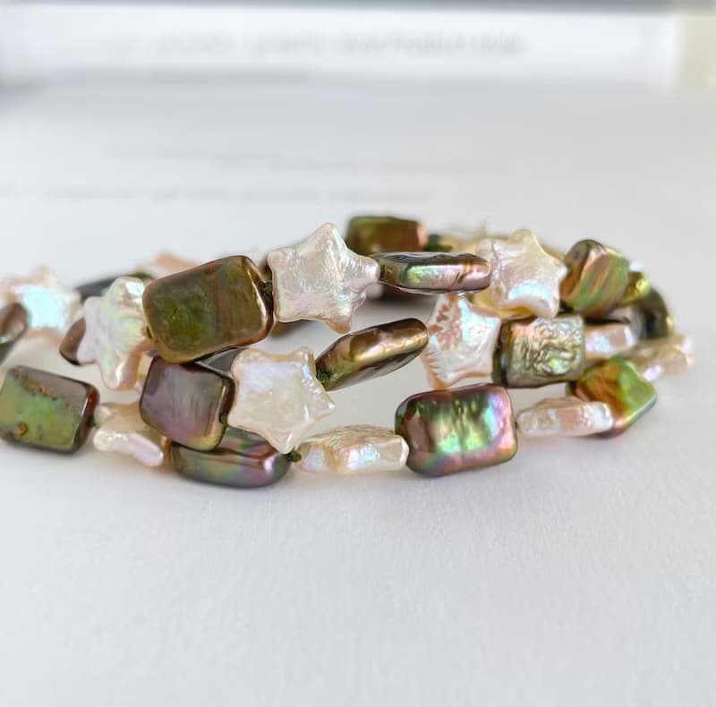 グリーン染めレクタングルの淡水パールとほんのりピンクスターのパールのチョーカー&ブレスレット