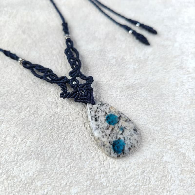 靈性平衡者。K2 Blue。藍銅礦共生石。南美巴西蠟線編織項鍊
