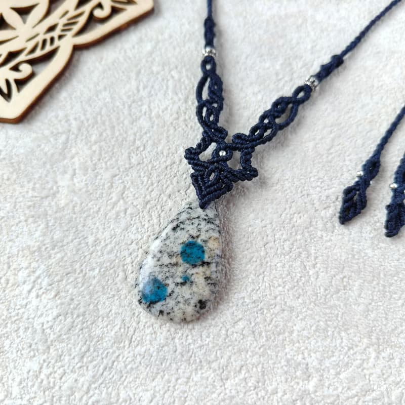 靈性平衡者。K2 Blue。藍銅礦共生石。南美巴西蠟線編織項鍊