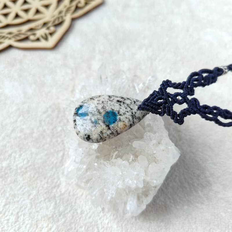 靈性平衡者。K2 Blue。藍銅礦共生石。南美巴西蠟線編織項鍊