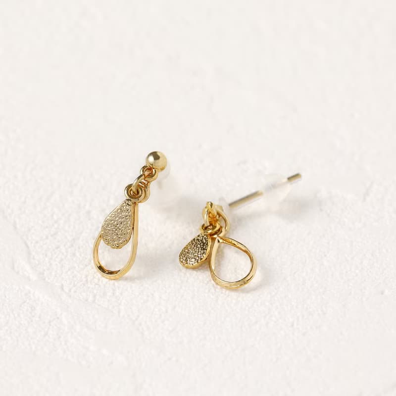 twin drops GD ―2つの雫が揺れるクリスタルポストピアス　ゴールド
