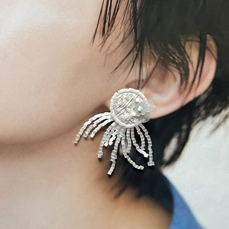 | 茷 | 耳針/耳夾 | #116 | 手刺繡水母珠串耳環 - Jellyfish