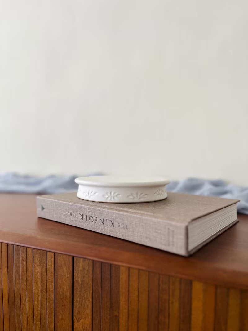 Déjà vu Ceramics 白色陶製展示台