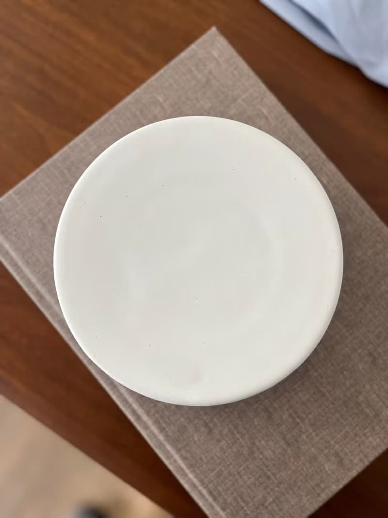 Déjà vu Ceramics 白色陶製展示台