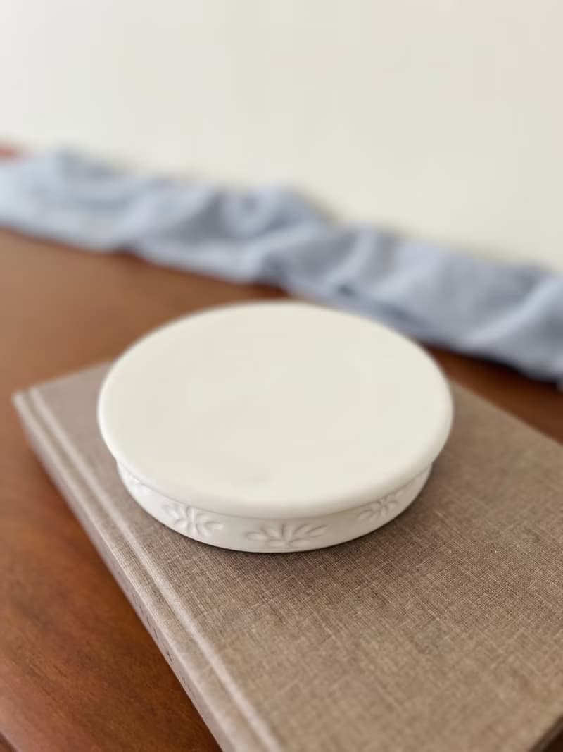 Déjà vu Ceramics 白色陶製展示台